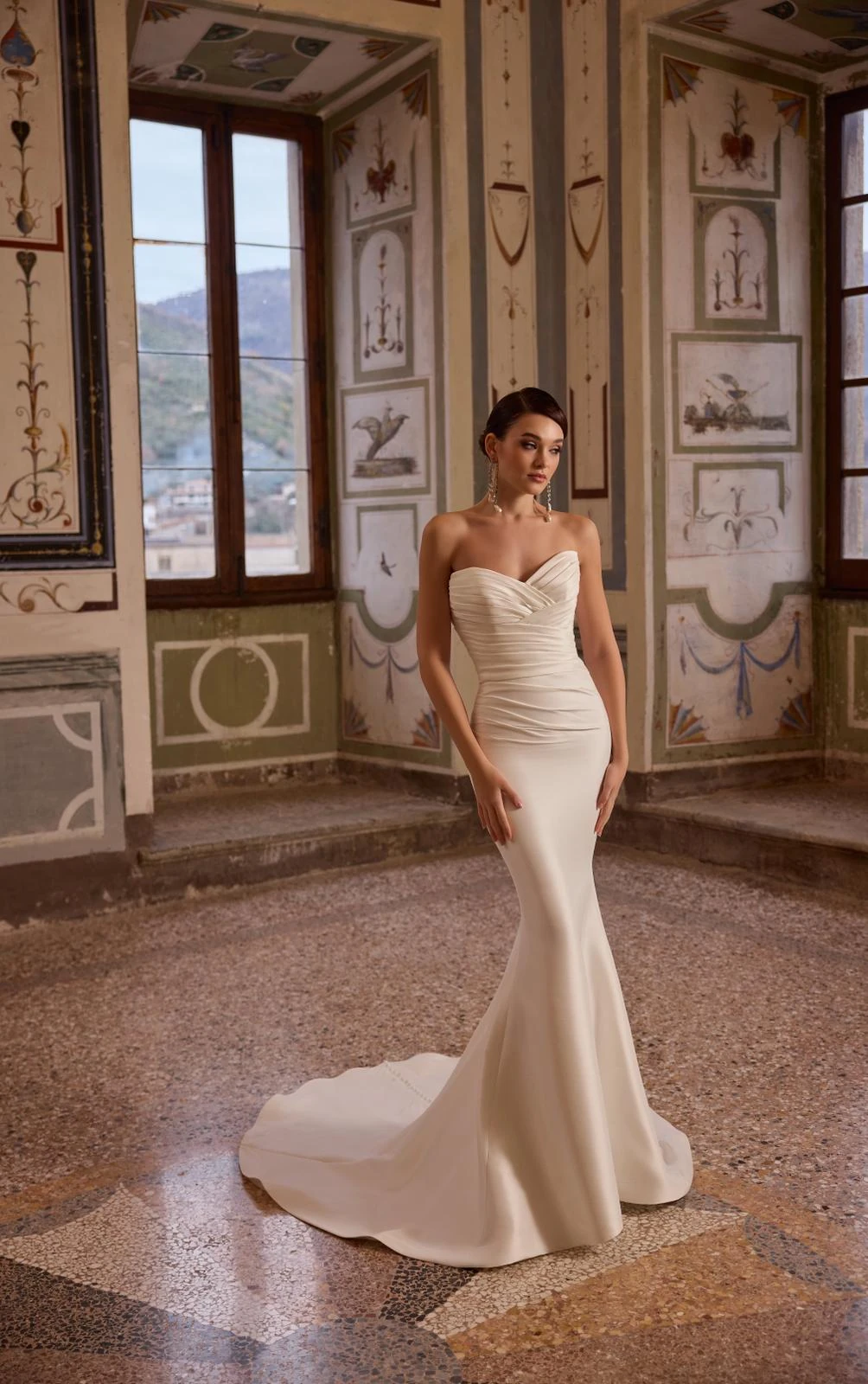 Abito da sposa Morilee: linee aderenti e scollo a cuore