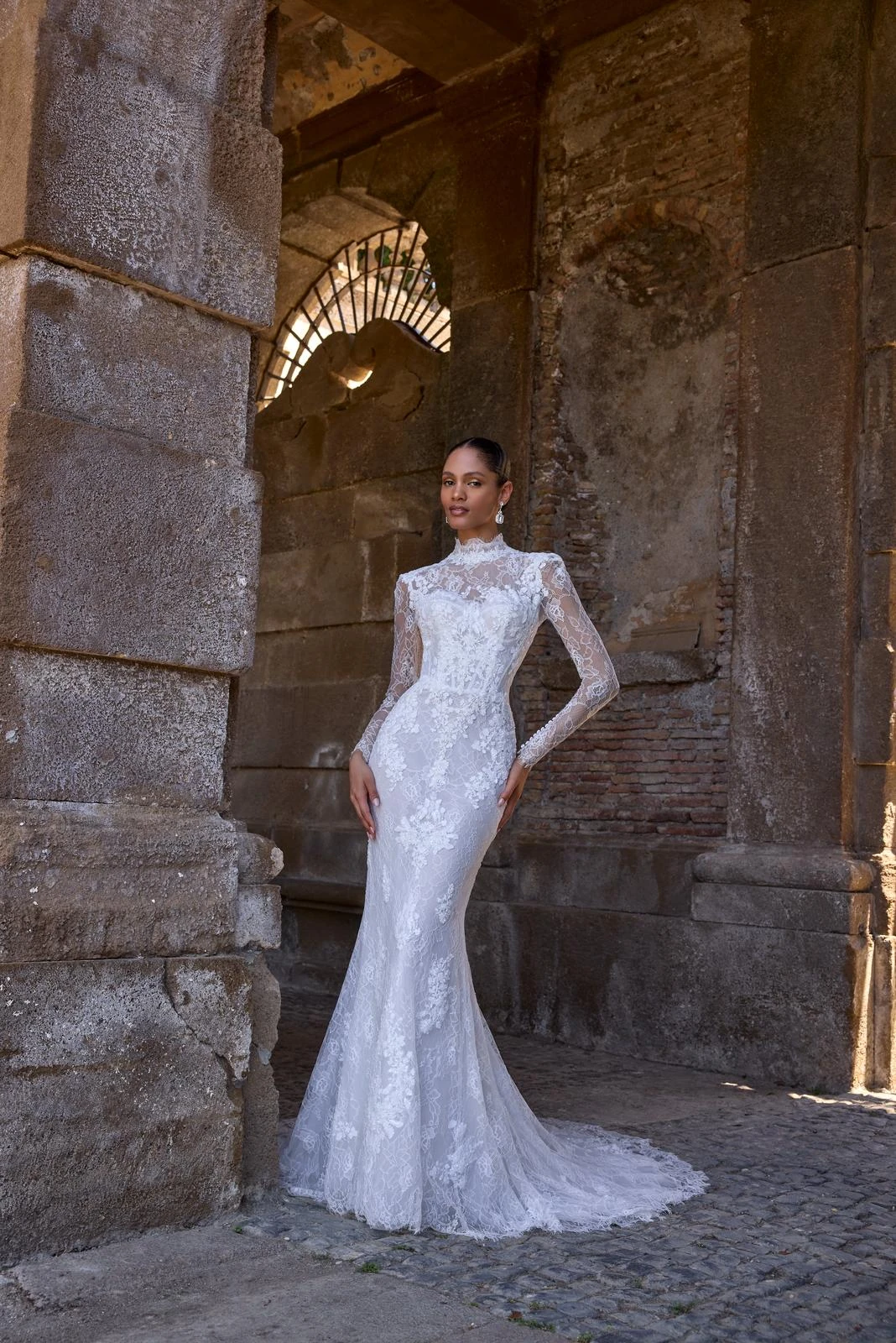 Abito da sposa Morilee: maniche lunghe e motivi floreali