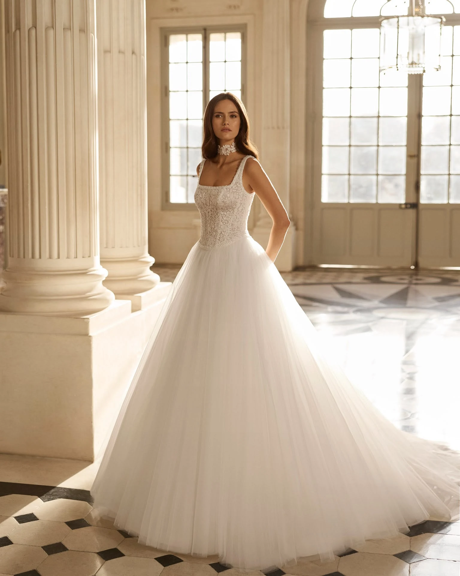 Abito da sposa AIRE: corpetto strutturato e gonna voluminosa