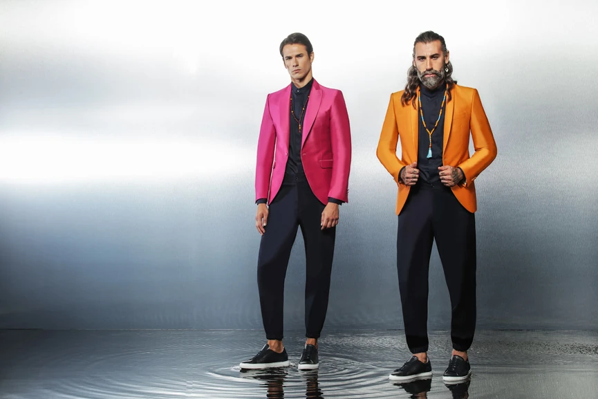 Petrelli Uomo, riferimento 007: giacche fucsia e arancio con pantaloni scuri