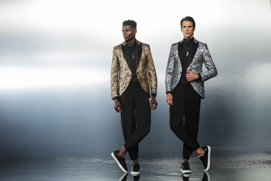 Petrelli Uomo, riferimento 008: giacche a fantasia nei toni oro e argento con pantaloni scuri