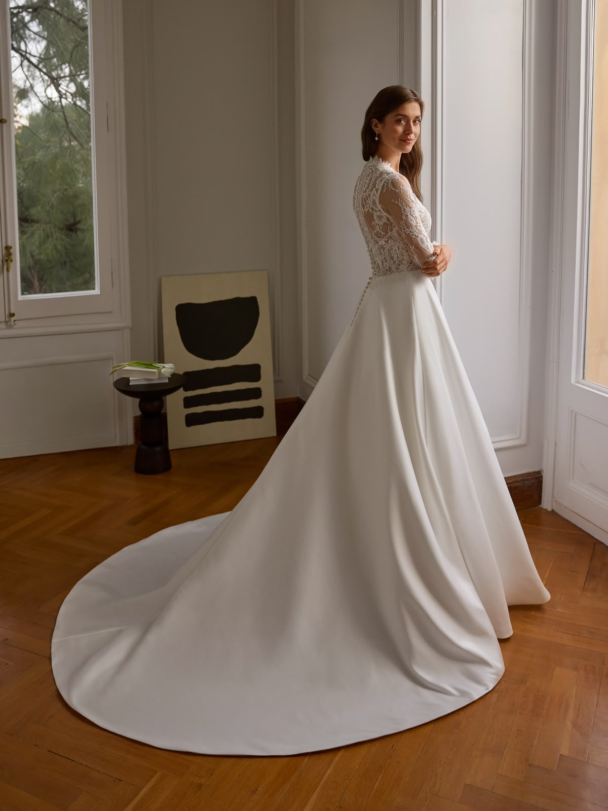 Abito da sposa Pronovias Atelier: corpetto decorato e gonna ampia